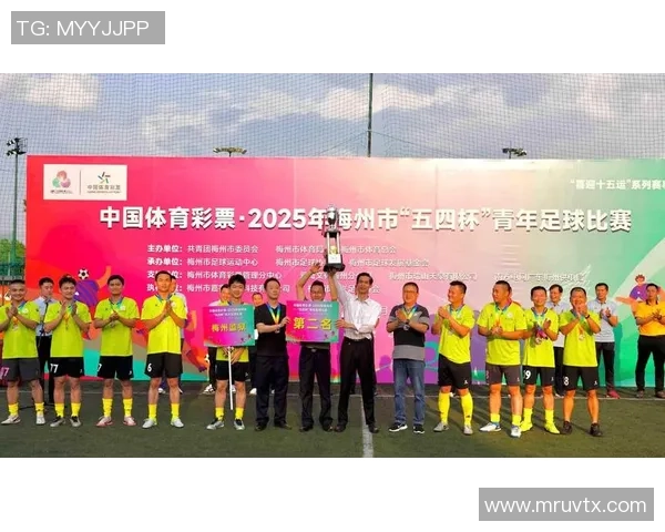 母校赠送足球明星圆梦计划 助力青少年追逐足球梦想